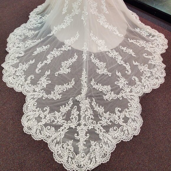 Mori Lee 5815 Size 6 Ivory/Blush Fit & Flare Lace Bridal/Wedding Dress - Picture 4 of 6